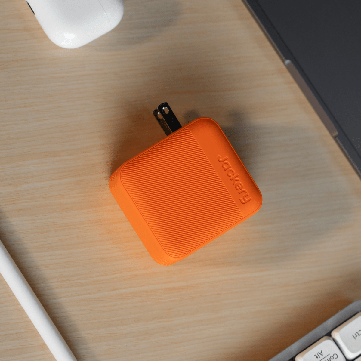 Jackery 102W GaN Fast Charger – 3-Port USB-C/USB-A Wall Adapter